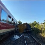 FOTO. Un tren a lovit un container desprins de o camionetă și ajuns pe calea ferată, la Negreni 5 WhatsApp Image 2020 09 15 at 18.06.26