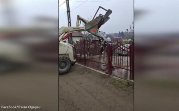 VIDEO: Un primar i-a returnat la domiciliu unui localnic gunoiul aruncat în Someș