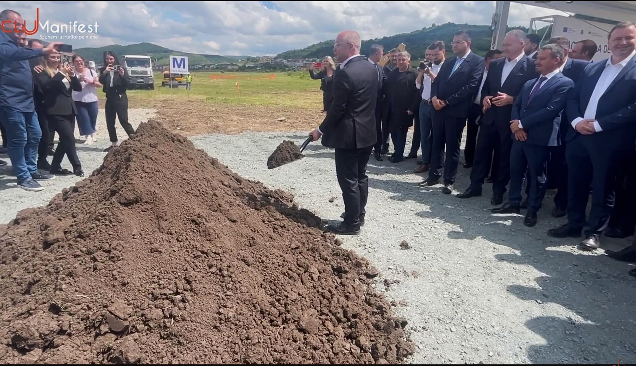 Emil Boc langa viitorul metrou.